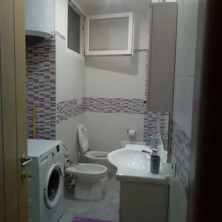 Appartement In Seminterrato Palmarola